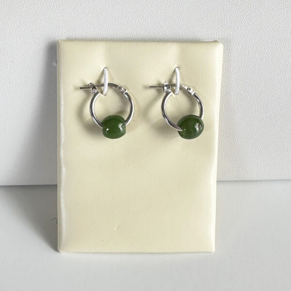 green jade gemstone earrings, jade properties, healing jade crystals, jade therapy benefits