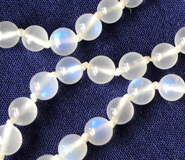 What Makes Blue Flash Moonstone Healing Quality? - Gemstone Therapy ...